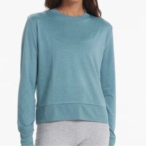 Like New Vuori Daydream Long Sleeve Performance T-Shirt. Size XL